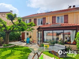 Maison 4 chambres 145 m² avec piscine et garage 1
