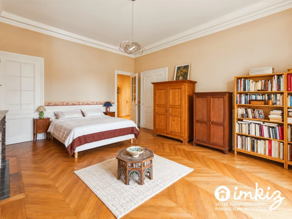 Proche place Carnot : 4 pièces 112m². Vendu loué. 5