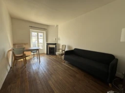 Grand T2 meublé avec charme de l'ancien 1