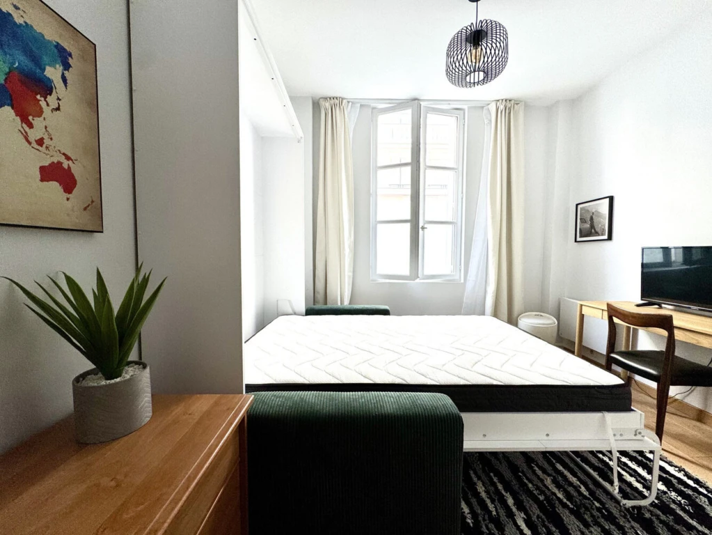 Appartement meublé rénové – Rue Duret, 75116 6