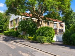 Appartement 5 pièces 4 chambres 100 m² - dernier étage - parking 1