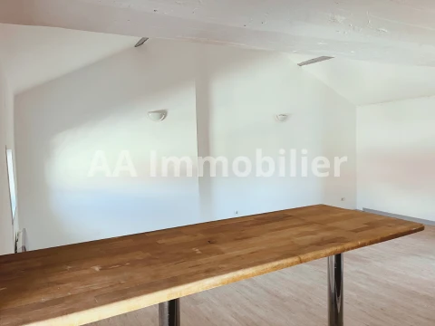 Vue sur la pièce à vivre de la cuisine