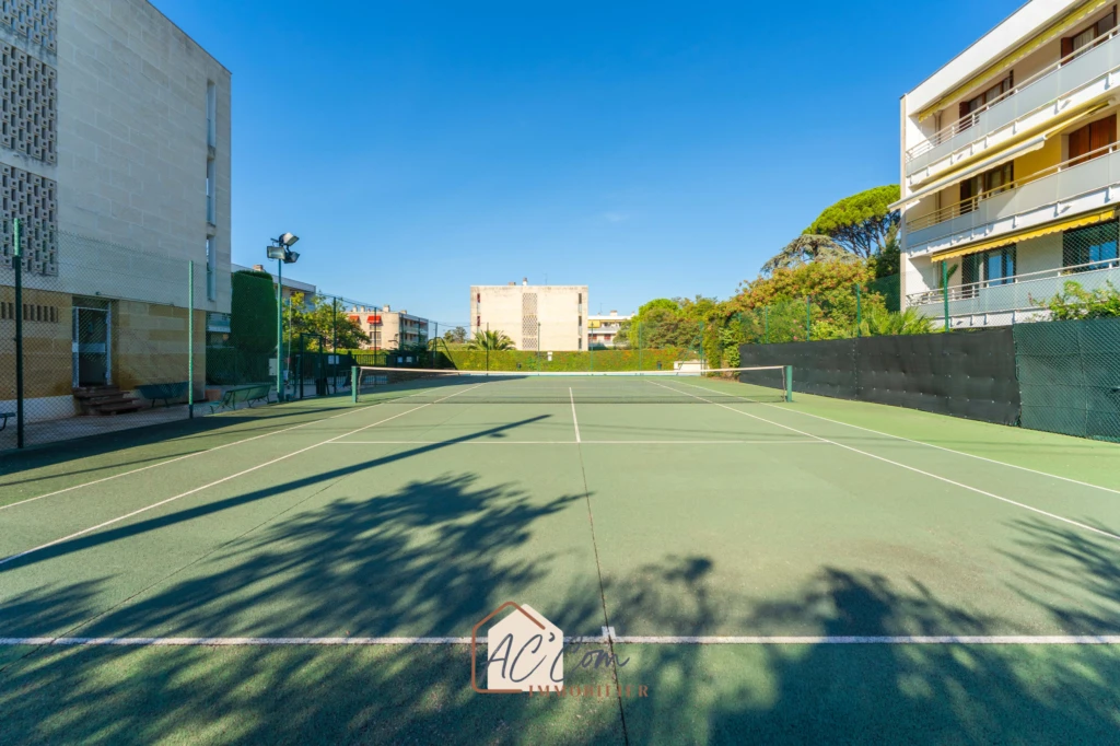 Terrain de tennis