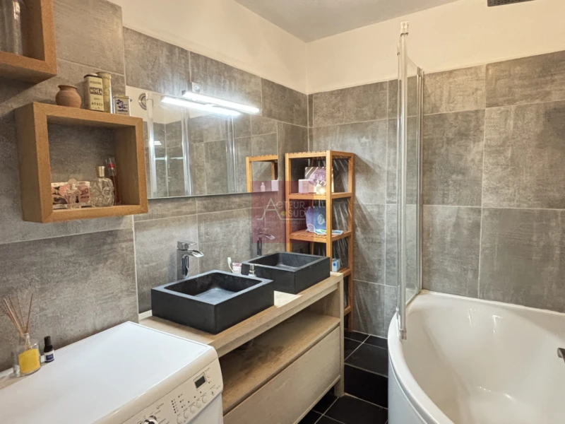 8713