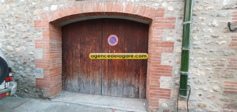 VUE porte garage / www.agencedelagare.com