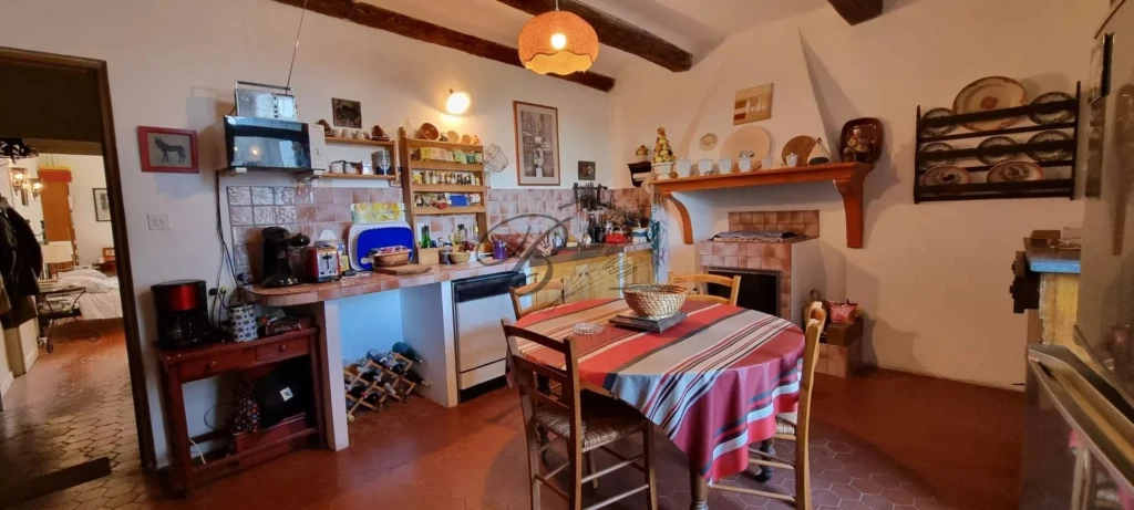 LA BASTIDE DES JOURDANS, chambre avec salle de douche