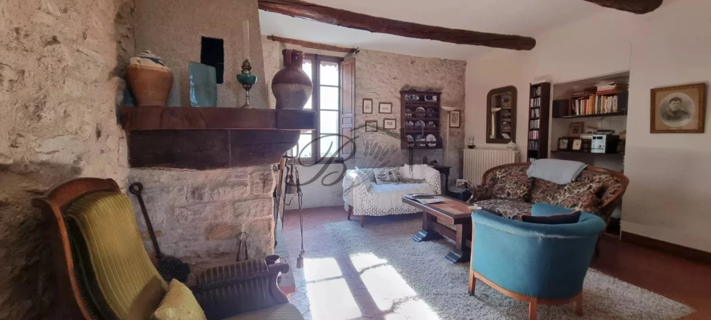 LA BASTIDE DES JOURDANS, cuisine équipée