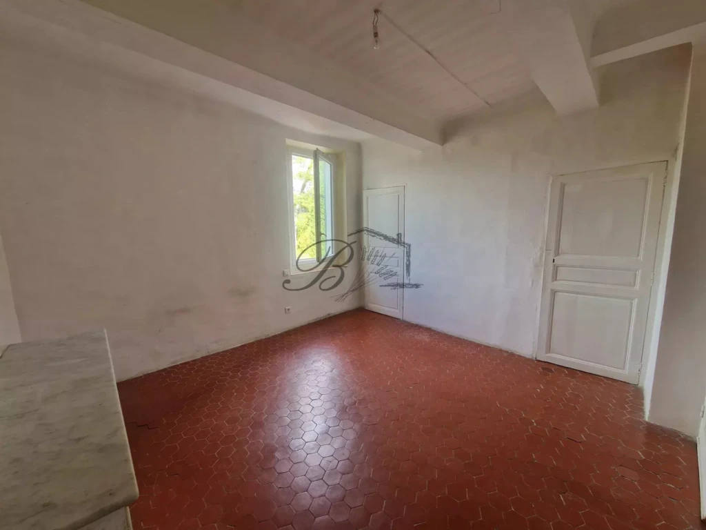 LA BASTIDE DES JOURDANS, terrain de 134 m2 non attenant CONSTRUCTIBLE