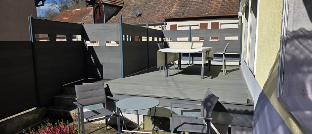 Jolie terrasse, Ouest