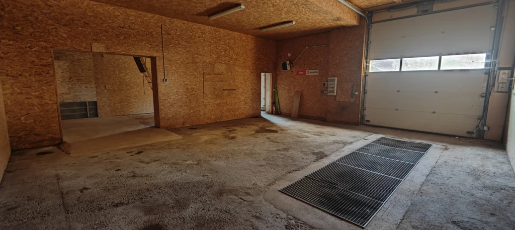 Un garage avec fosse