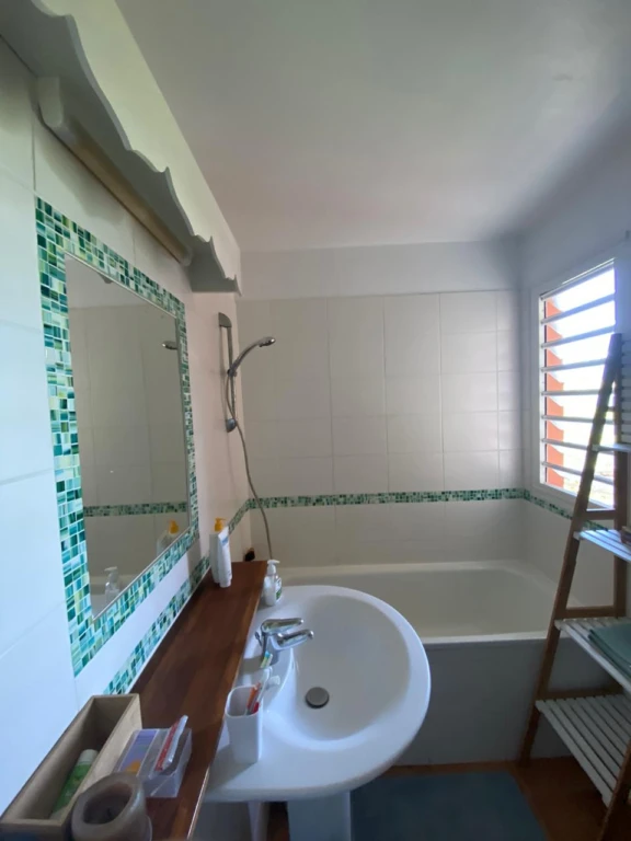salle de bains séparée