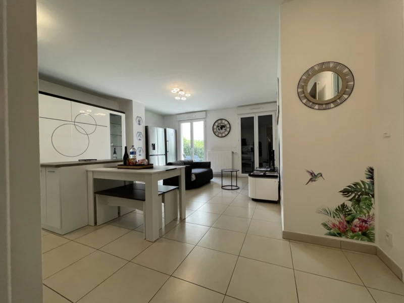 Vue cuisine et salon