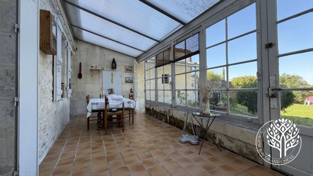 véranda, espace salle à manger