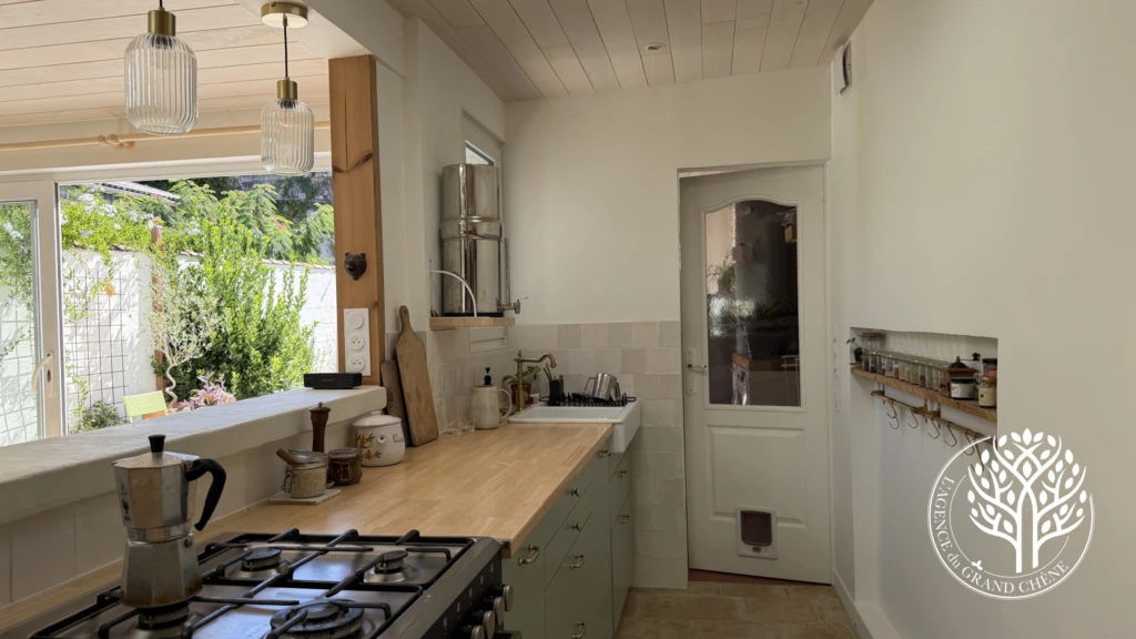 maison de charme au centre de la petite cité de caractère