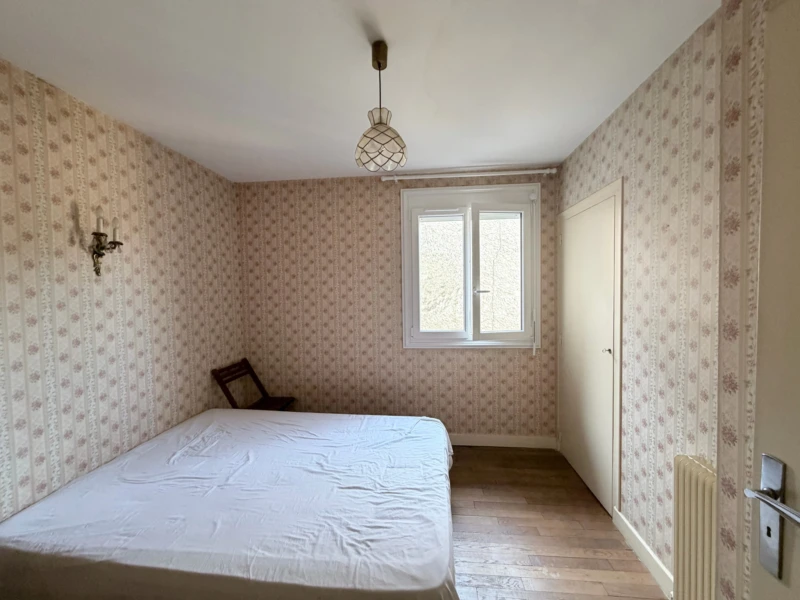UNE CHAMBRE