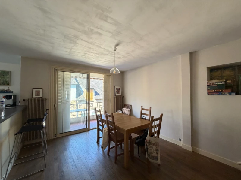 SALLE A MANGER donnant sur le bacon