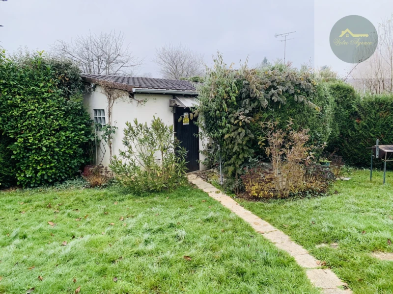 joli terrain clos et arboré de 838 m2