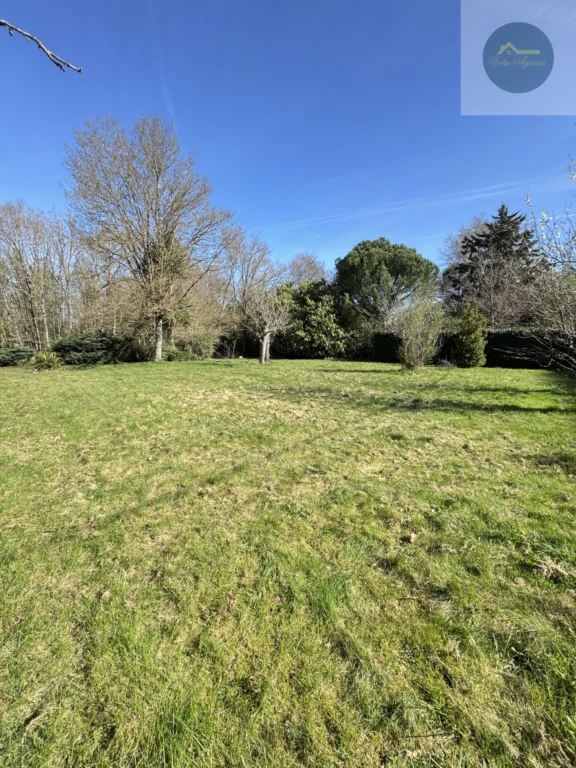 grand parc clos et arboré