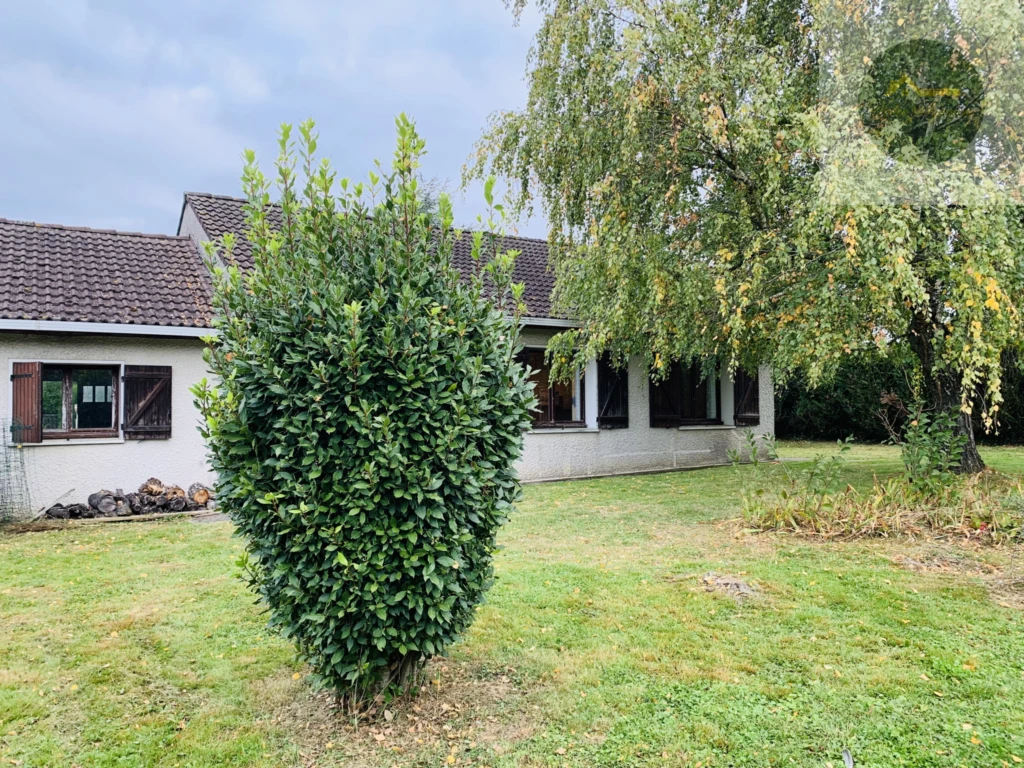 Maison plain-pied traditionnelle 3 chambres sur 621 m2