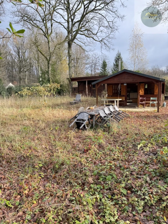 terrain clos de 2432 m2 avec dépendance