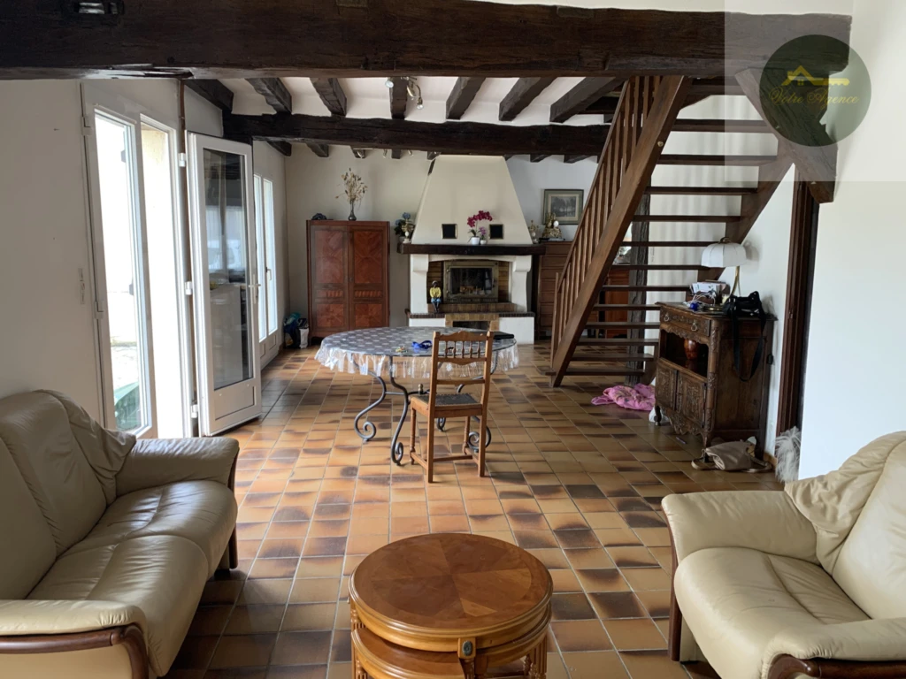 séjour-salon de 53 m2 avec cheminée insert