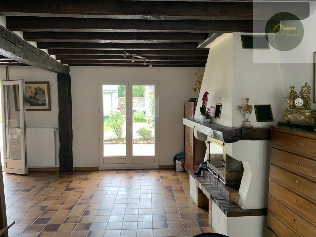 séjour-salon de 53 m2 avec cheminée insert