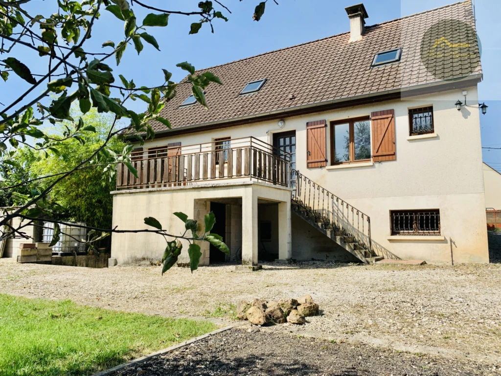 maison traditionnelle lumineuse de 150 m2 avec sous-sol total