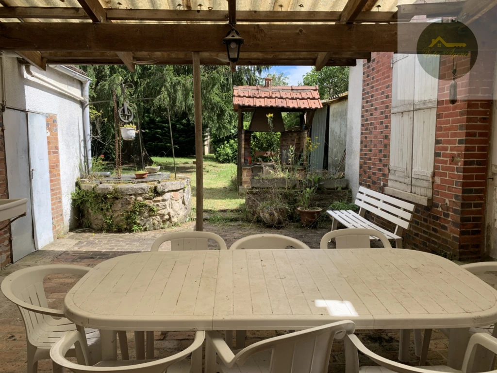 terrasse avec vue sur terrain arboré de 504 m2