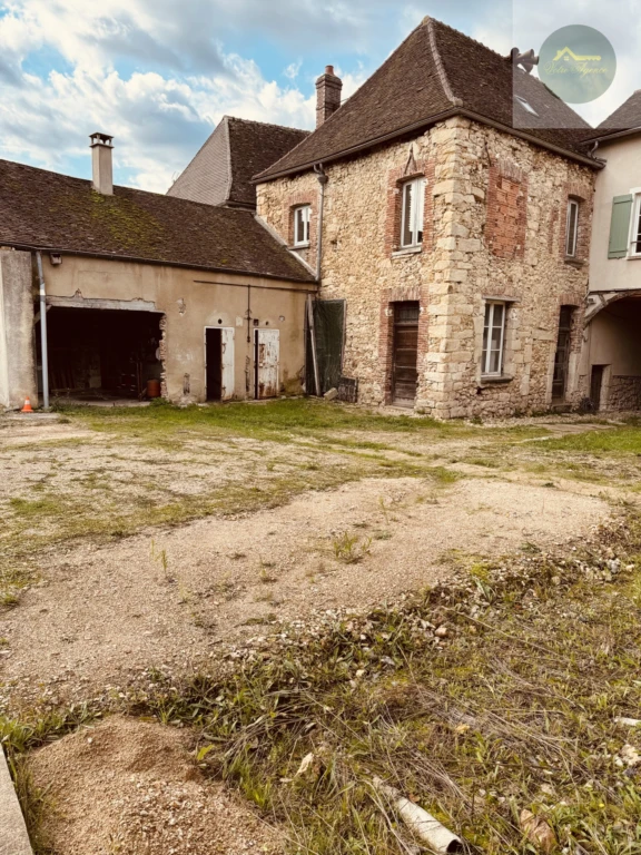 ensemble immobilier en pierres apparentes