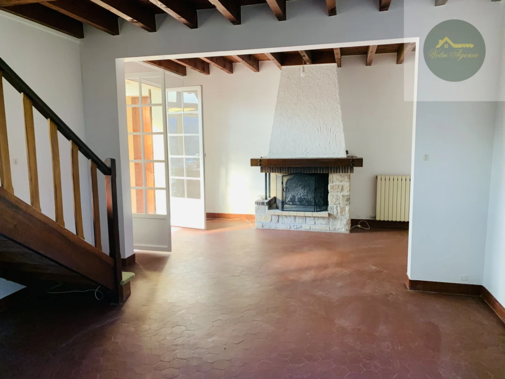 salon séjour de 26 m2 avec cheminée insert