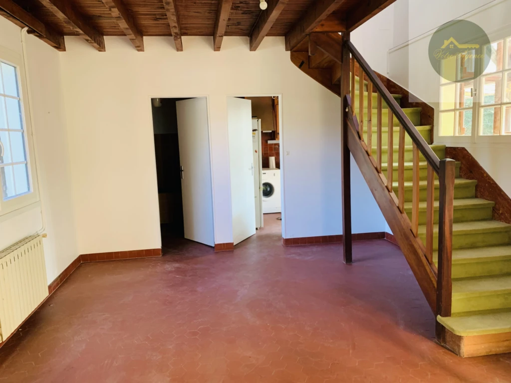 salon séjour de 26 m2 avec cheminée insert