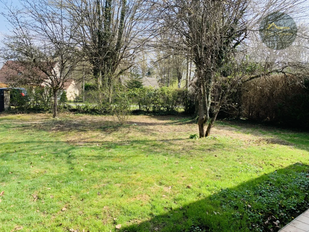Terrain clos et arboré sans vis-à-vis de 1 040 m2
