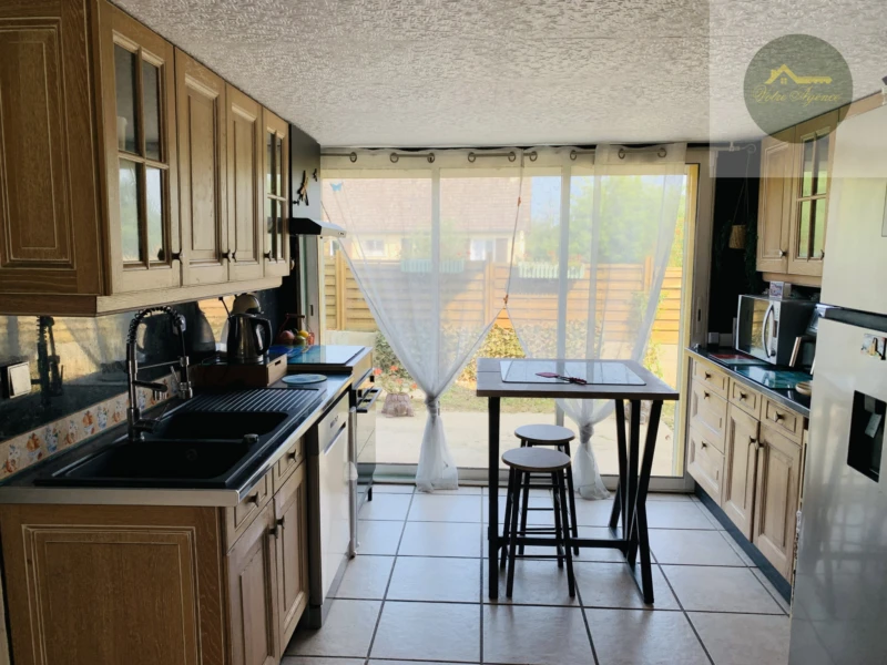 Cuisine ouverte aménagée de 12 m2