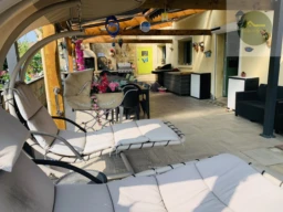 Grande terrasse couverte