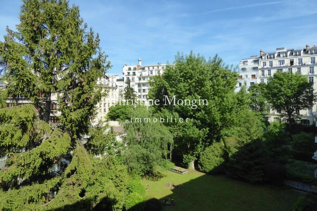Vue dégagée sur jardins