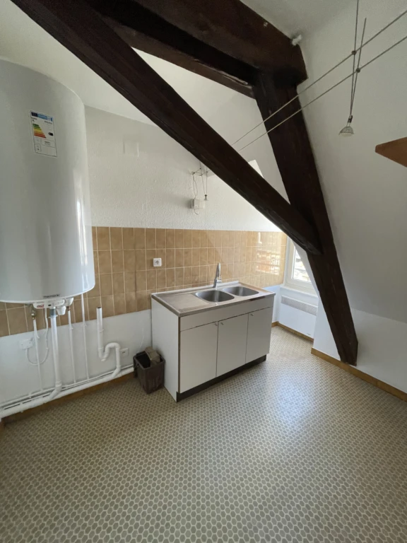 2 PIECES dernier étage à vendre à STRASBOURG CENTRE PROX. TRIBUNAL