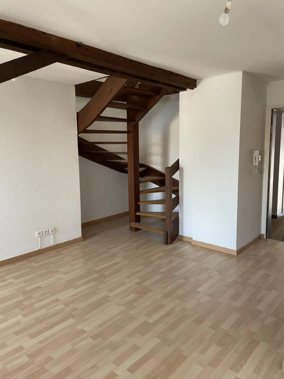 2 PIECES dernier étage à vendre à STRASBOURG CENTRE PROX. TRIBUNAL