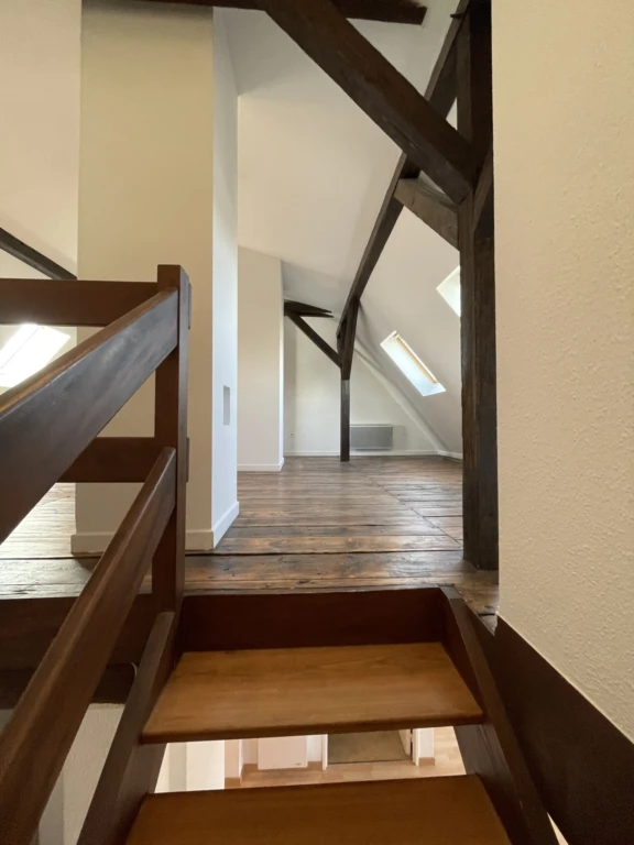 2 PIECES dernier étage à vendre à STRASBOURG CENTRE PROX. TRIBUNAL