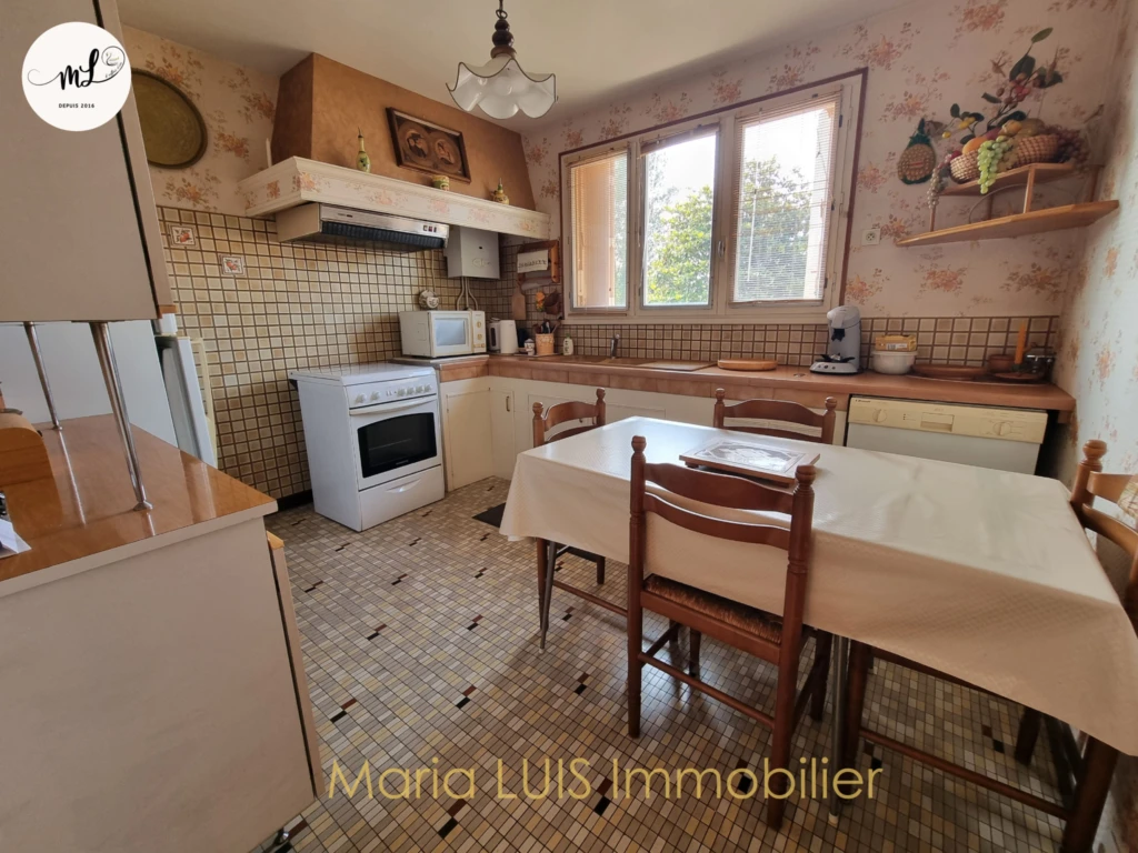 À voir maison traditionnelle avec des matériaux de qualité de 92 m2 et totalisant 187 m2