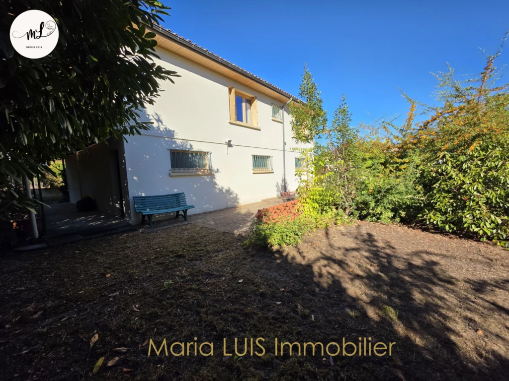 À voir maison traditionnelle avec des matériaux de qualité de 92 m2 et totalisant 187 m2