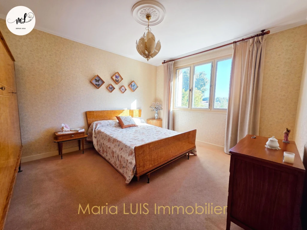 À voir maison traditionnelle avec des matériaux de qualité de 92 m2 et totalisant 187 m2