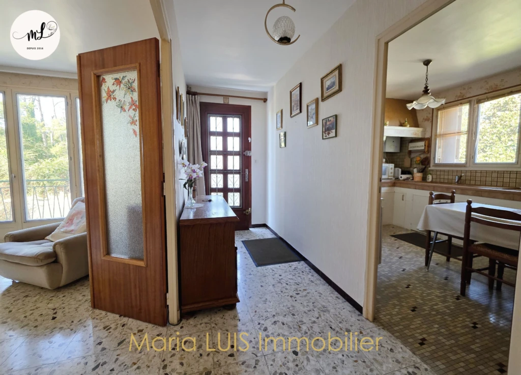 À voir maison traditionnelle avec des matériaux de qualité de 92 m2 et totalisant 187 m2