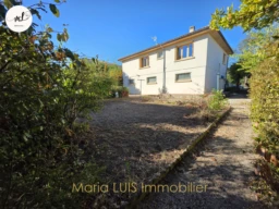 À voir maison traditionnelle avec des matériaux de qualité de 92 m2 et totalisant 187 m2