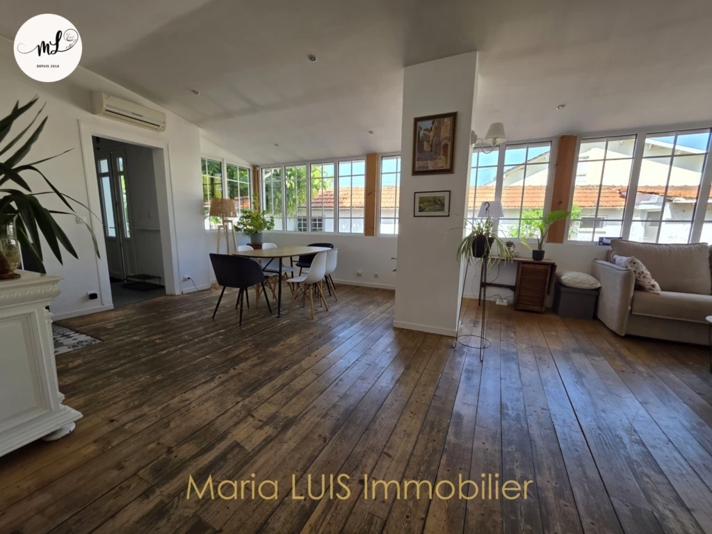 Maison 116 M2 avec dépendances en plein centre de la commune