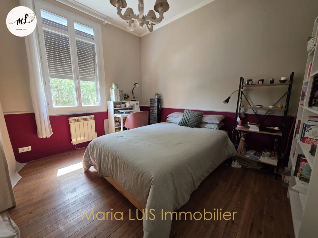 Maison 116 M2 avec dépendances en plein centre de la commune