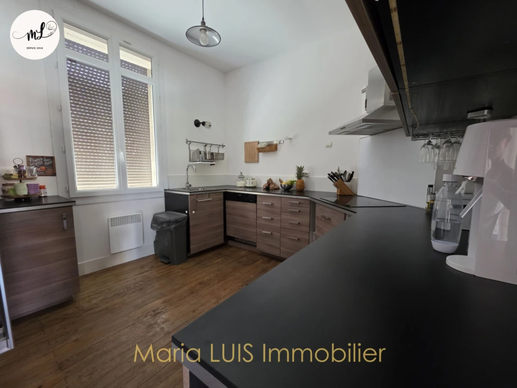 Maison 116 M2 avec dépendances en plein centre de la commune