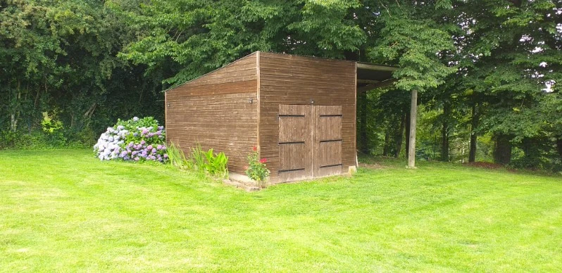 vue avec garage et carport