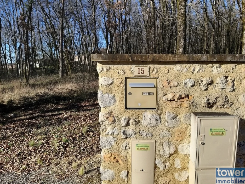 Terrain à bâtir à Pranzac : 869 m2