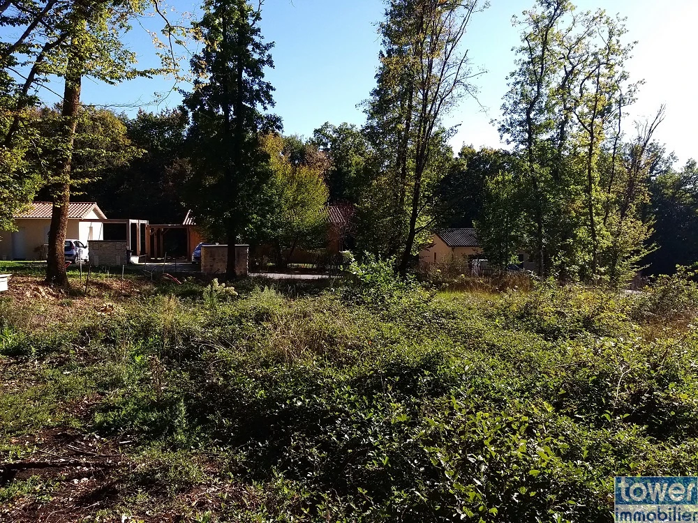 Parcelle constructible de 869 m2 sur la commune de Pranzac