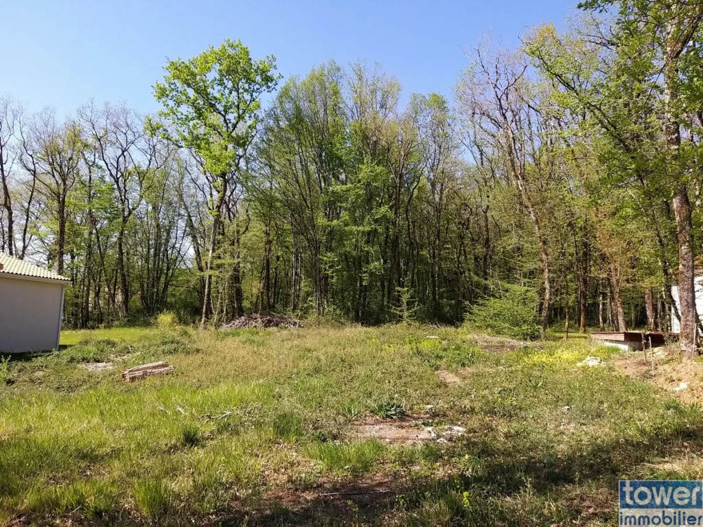 Terrain à construire à Pranzac vu depuis son entrée
